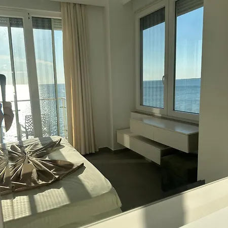 Deluxe With Balcony 公寓 Shëngjin