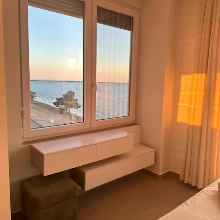 Deluxe With Balcony Apartment *