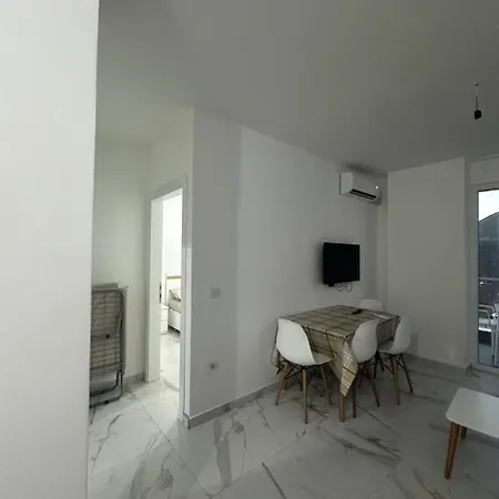 Deluxe With Balcony Apartment