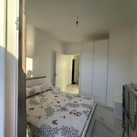 Deluxe With Balcony Apartment *