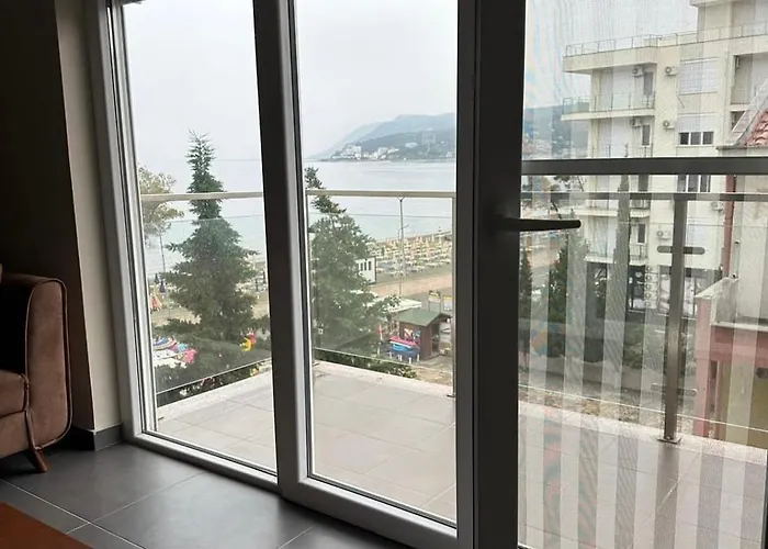 Deluxe With Balcony Shëngjin