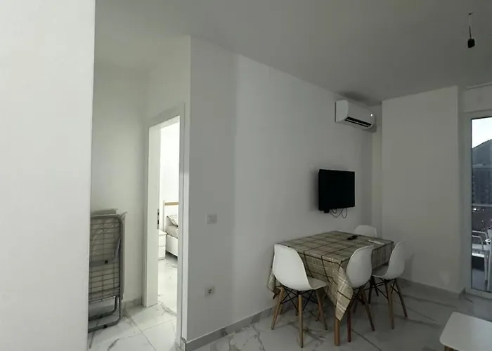 Deluxe With Balcony 아파트